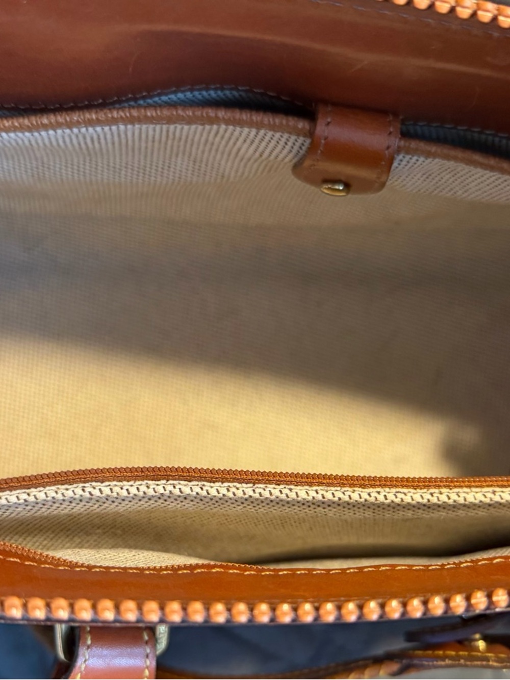 Dooney & Bourke  Vintage Cabrio Barrel Bag Tan Leather USA Y2K Shoulder Bag - Picture 12 of 16